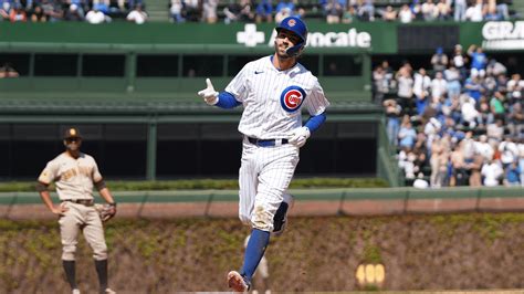 David Ross has a short stay in Cubs' series finale vs Padres